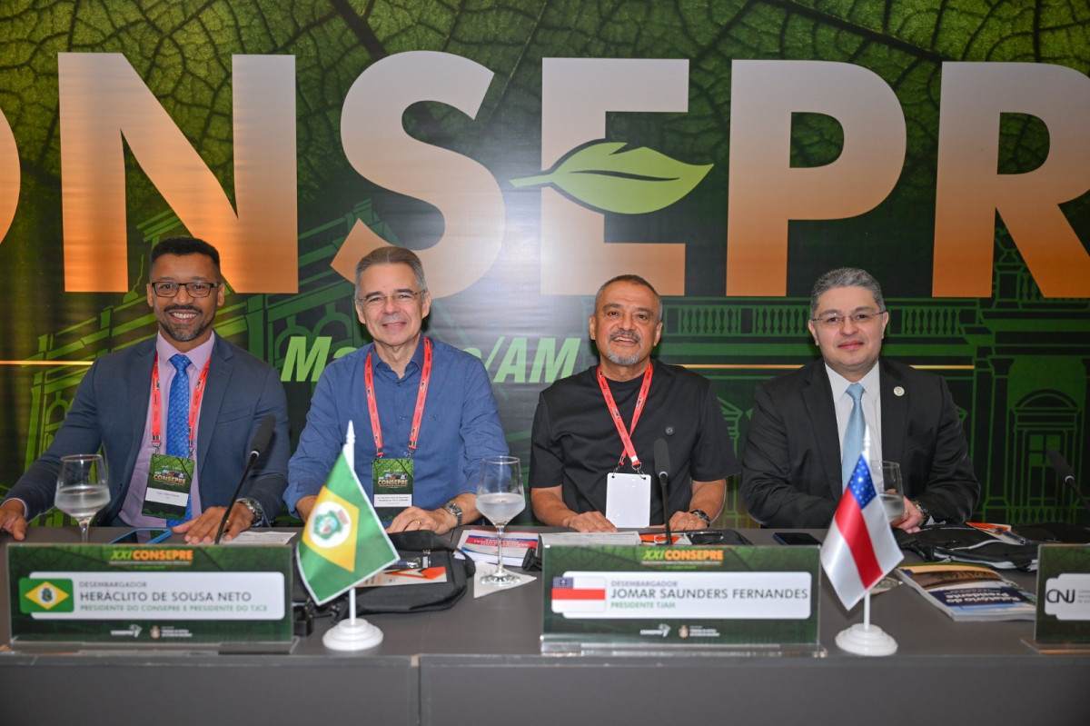 O Conselheiro do CNJ Fábio Francisco Esteves; o presidente do Consepre e do Tribunal de Justiça do Ceará (TJCE), desembargador Heráclito Vieira de Souza Neto; o presidente do Tribunal de Justiça do Amazonas, Jomar Ricardo Saunders Fernandes, e o conselheiro do CNJ Silvio Amorim Junior
