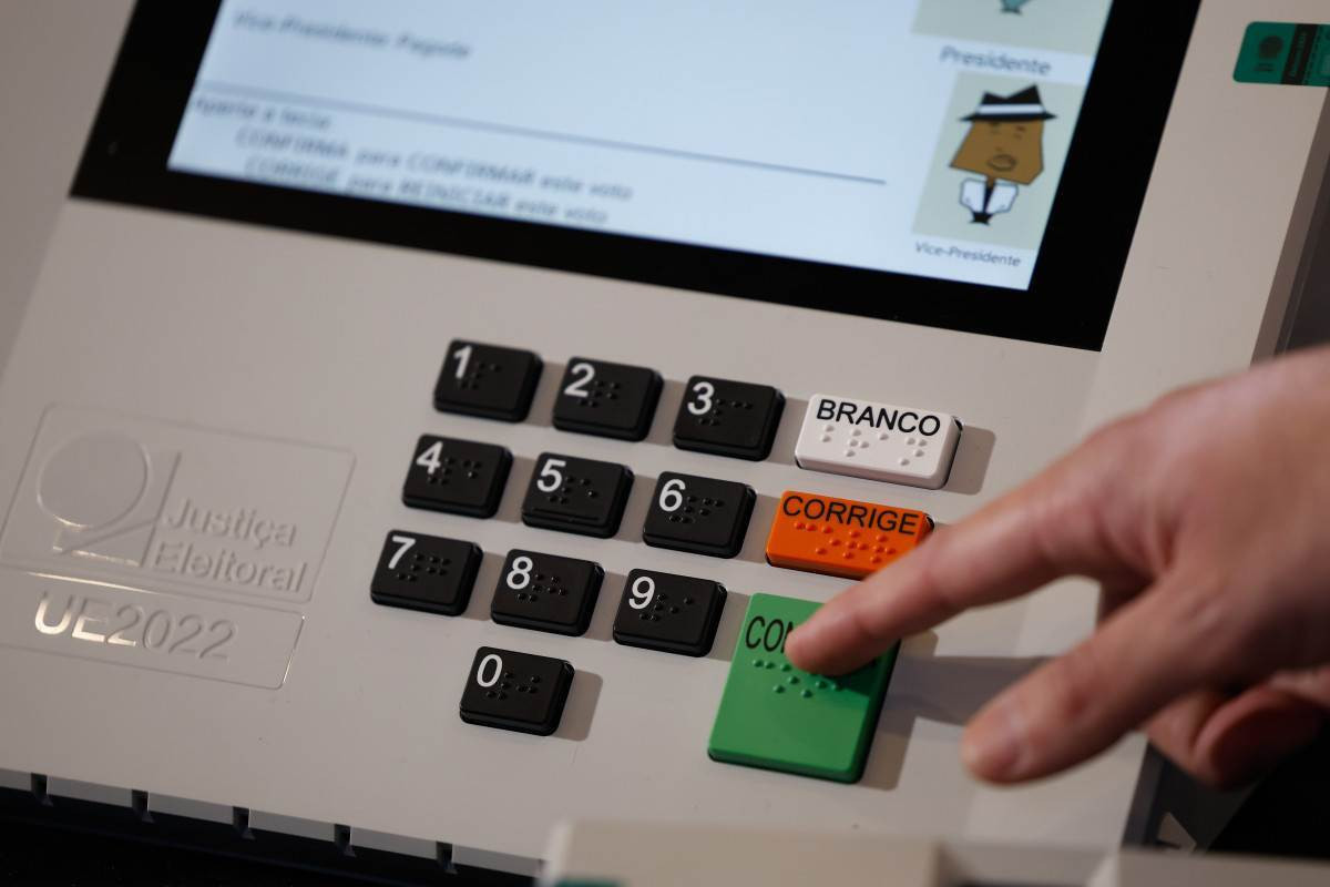 Propaganda &eacute; o momento para atrair eleitor indeciso, diz especialista