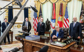 Trump amea&ccedil;a atacar Om&atilde; se tentar negocia&ccedil;&otilde;es com o Ir&atilde;