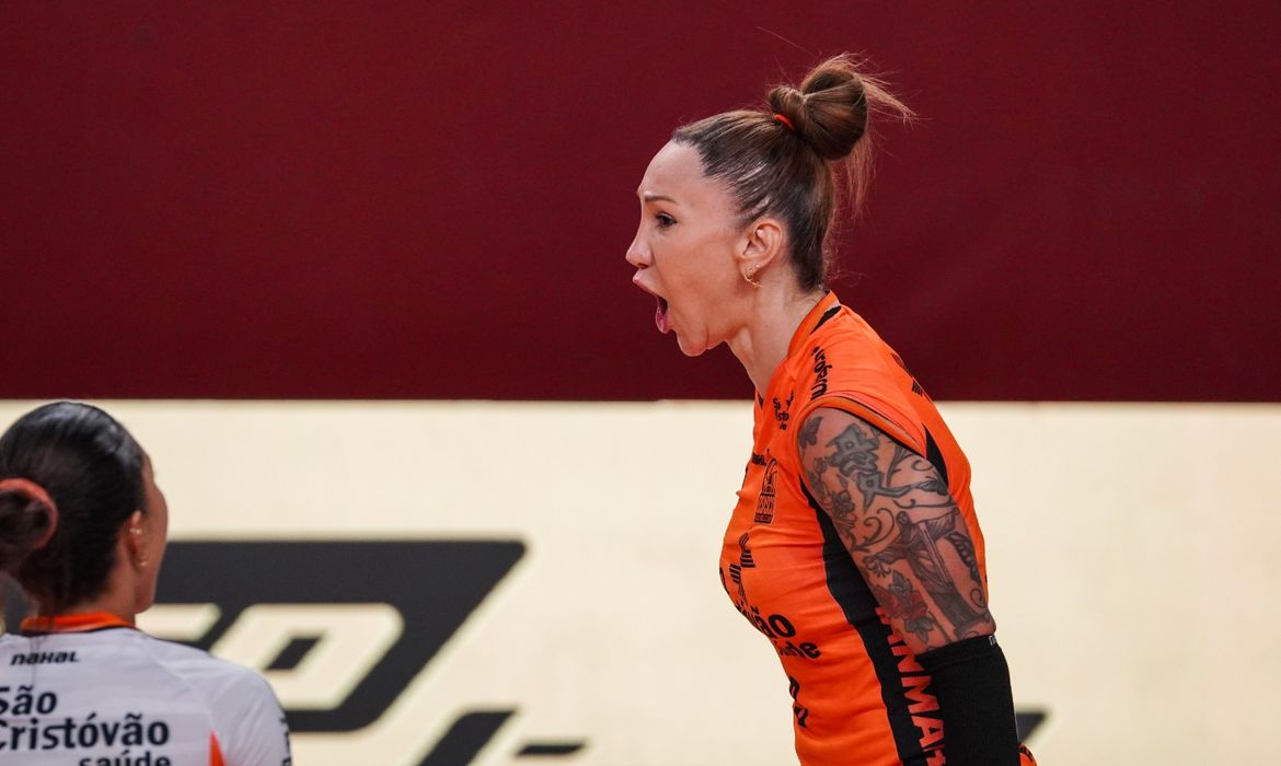 Tifanny se pronuncia ap&oacute;s regra que veta trans no v&ocirc;lei: "&Eacute; um enorme retrocesso"