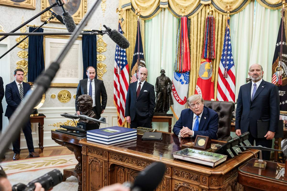 Trump amea&ccedil;a atacar Om&atilde; se tentar negocia&ccedil;&otilde;es com o Ir&atilde;