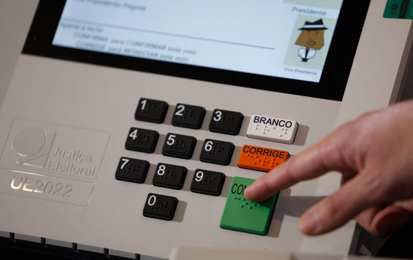 Propaganda &eacute; o momento para atrair eleitor indeciso, diz especialista