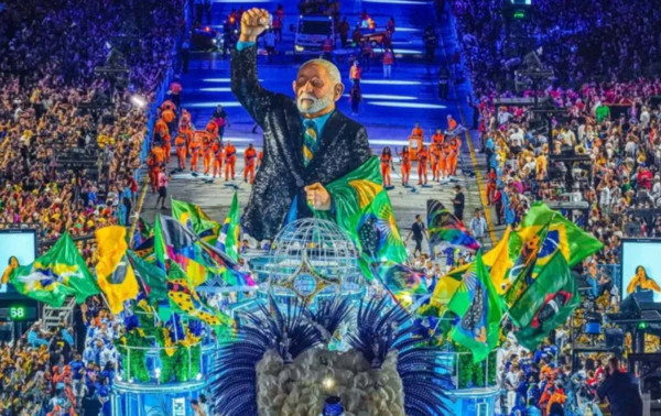 TSE aceita a&ccedil;&atilde;o de Fl&aacute;vio Bolsonaro contra Lula por desfile de escola de samba