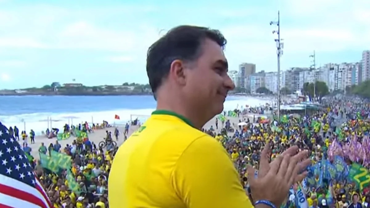 Fl&aacute;vio prop&otilde;e a continuidade de seu pai