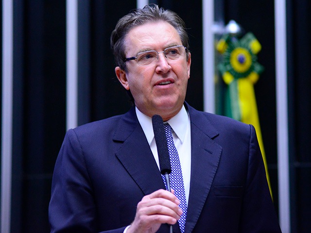 Projeto prop&otilde;e jornada m&aacute;xima de 30 horas para profissionais de enfermagem