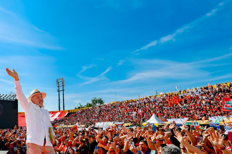 A seus modos, Lula e Fl&aacute;vio t&ecirc;m campanhas conservadoras