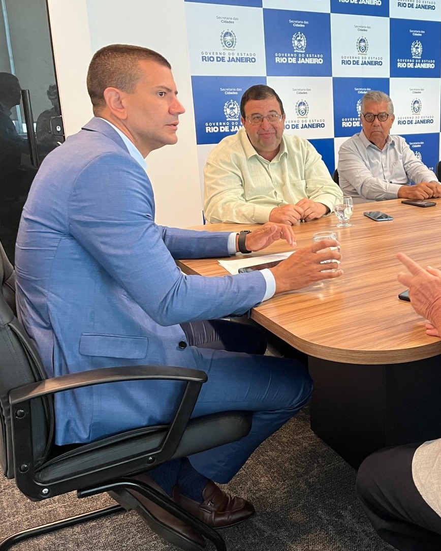 Lan&ccedil;amento de Munir Neto conta com a presen&ccedil;a de Douglas Ruas