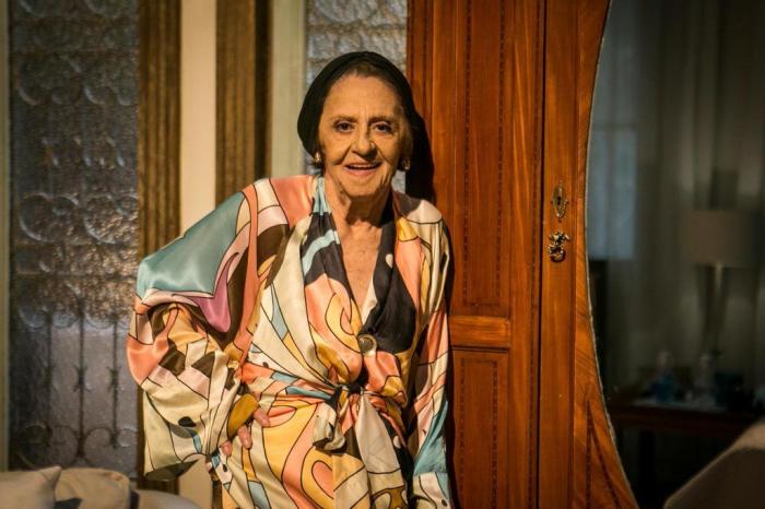 Dona Sinhá em Sol Nascente (2016)