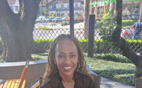 Naruna Costa: 'Uma mulher negra nunca est&aacute; sozinha neste Brasil racista, pois somos muitas'