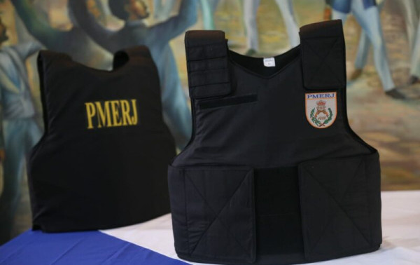 Pol&iacute;cia Militar compra 8,3 mil novos coletes bal&iacute;sticos para uso dos agentes no estado