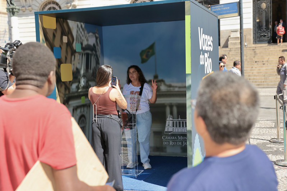 'Vozes do Rio' escuta popula&ccedil;&atilde;o na Cinel&acirc;ndia