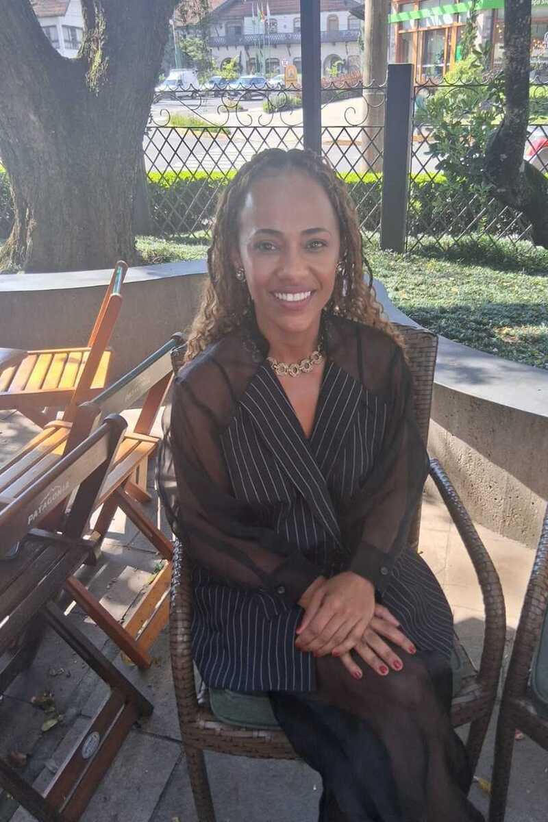 Naruna Costa: 'Uma mulher negra nunca est&aacute; sozinha neste Brasil racista, pois somos muitas'