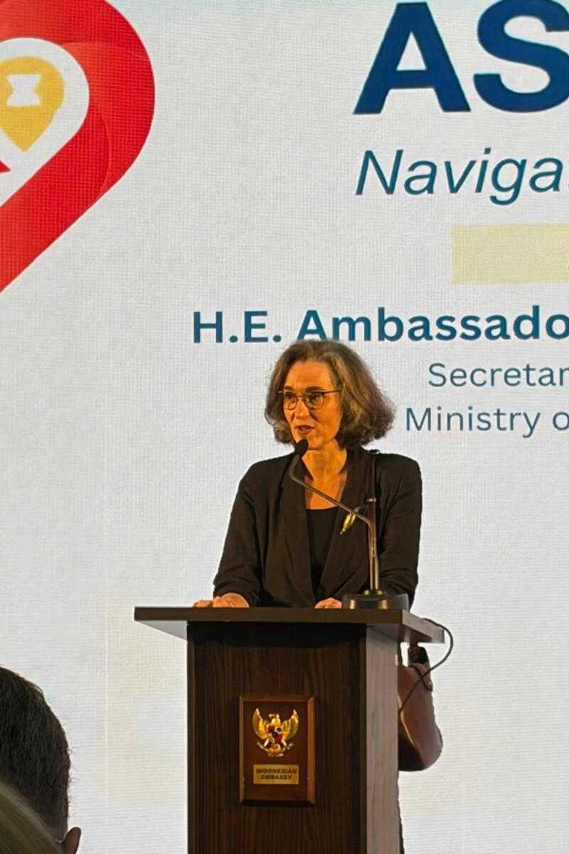Embaixadora Susan Kleebank, secretária de Ásia e Pacífico do Ministério das Relações Exteriores