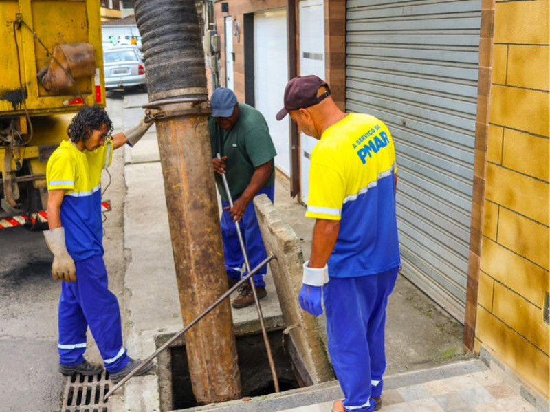 Angra refor&ccedil;a manuten&ccedil;&atilde;o de bueiros para prevenir impactos das chuvas