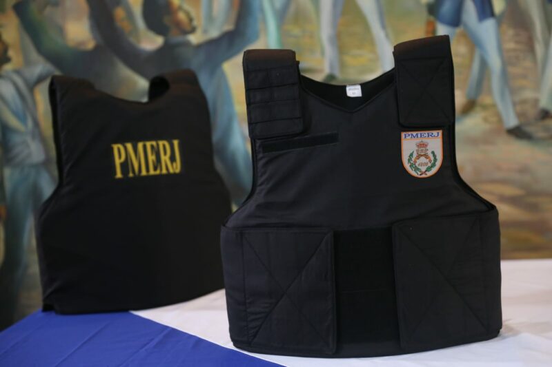 Pol&iacute;cia Militar compra 8,3 mil novos coletes bal&iacute;sticos para uso dos agentes no estado