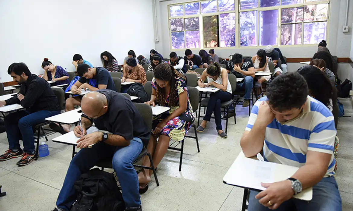 Provas do Encceja ser&atilde;o aplicadas neste domingo