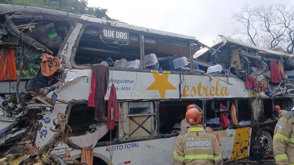 &Ocirc;nibus que tombou na BR‑040 fazia transporte clandestino