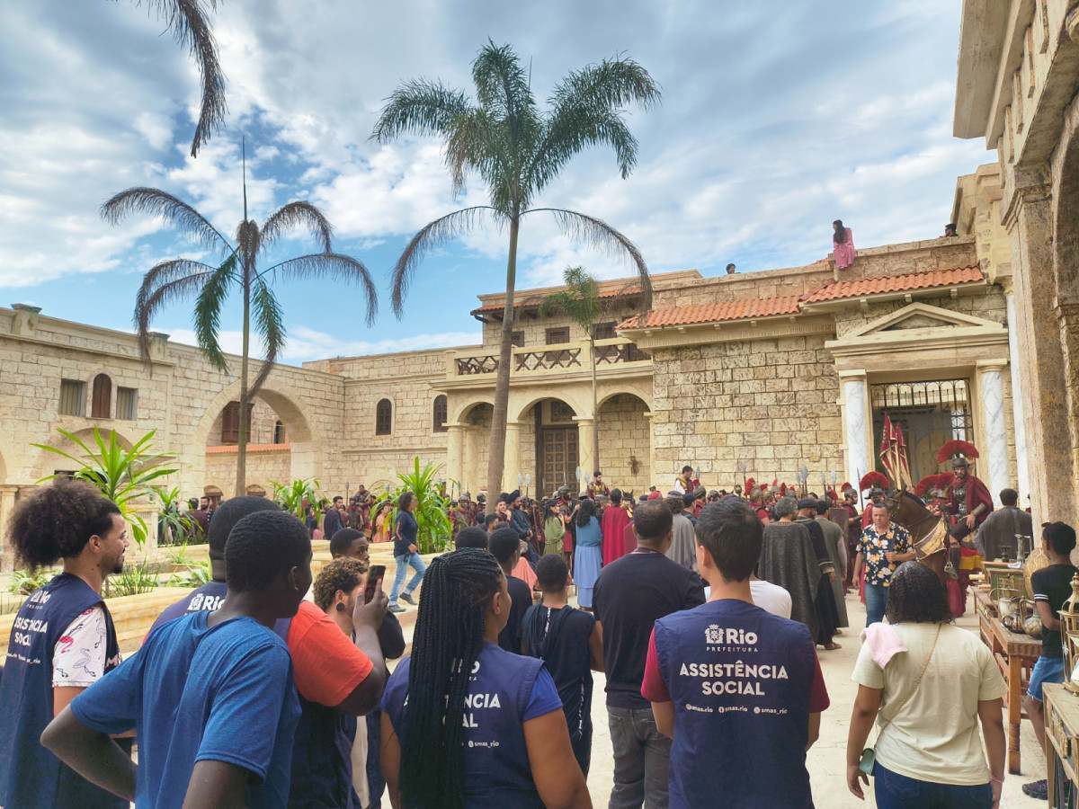 Jovens em medida socioeducativa conhecem est&uacute;dio de cinema e TV no Rio