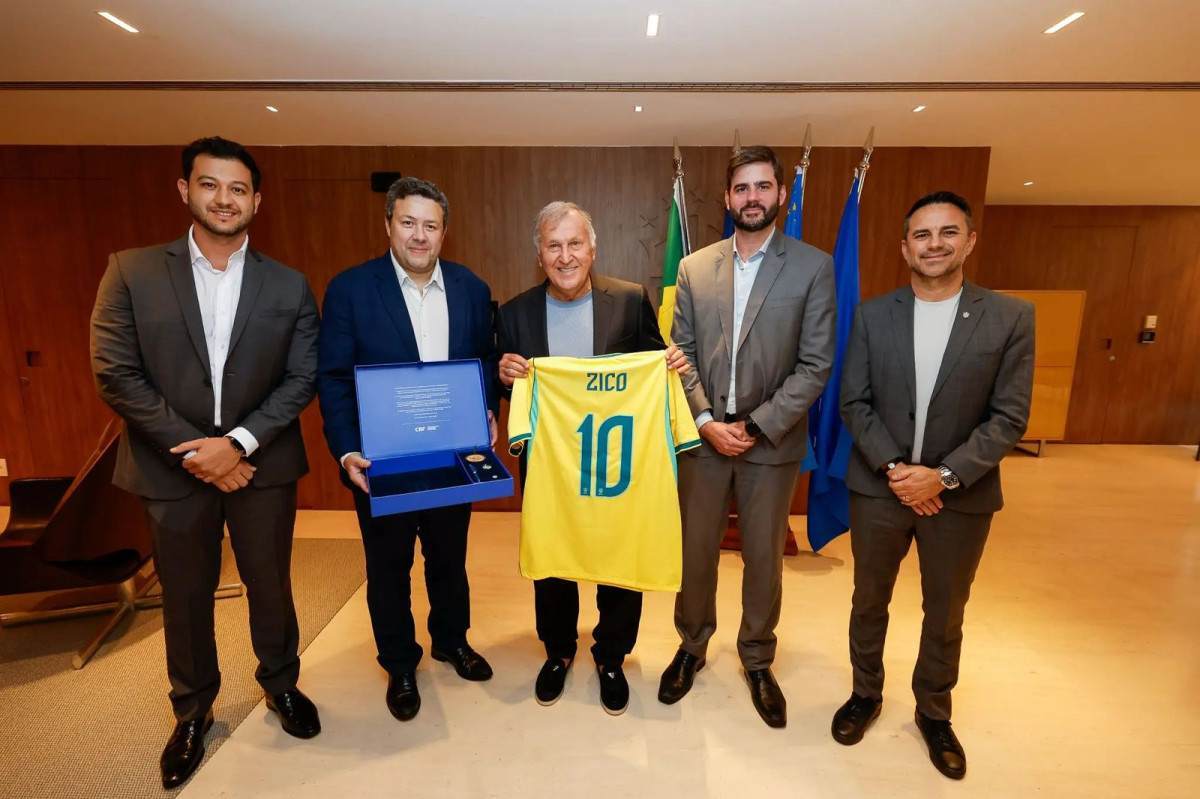 CBF recebe a "ben&ccedil;&atilde;o do Galinho" para a base