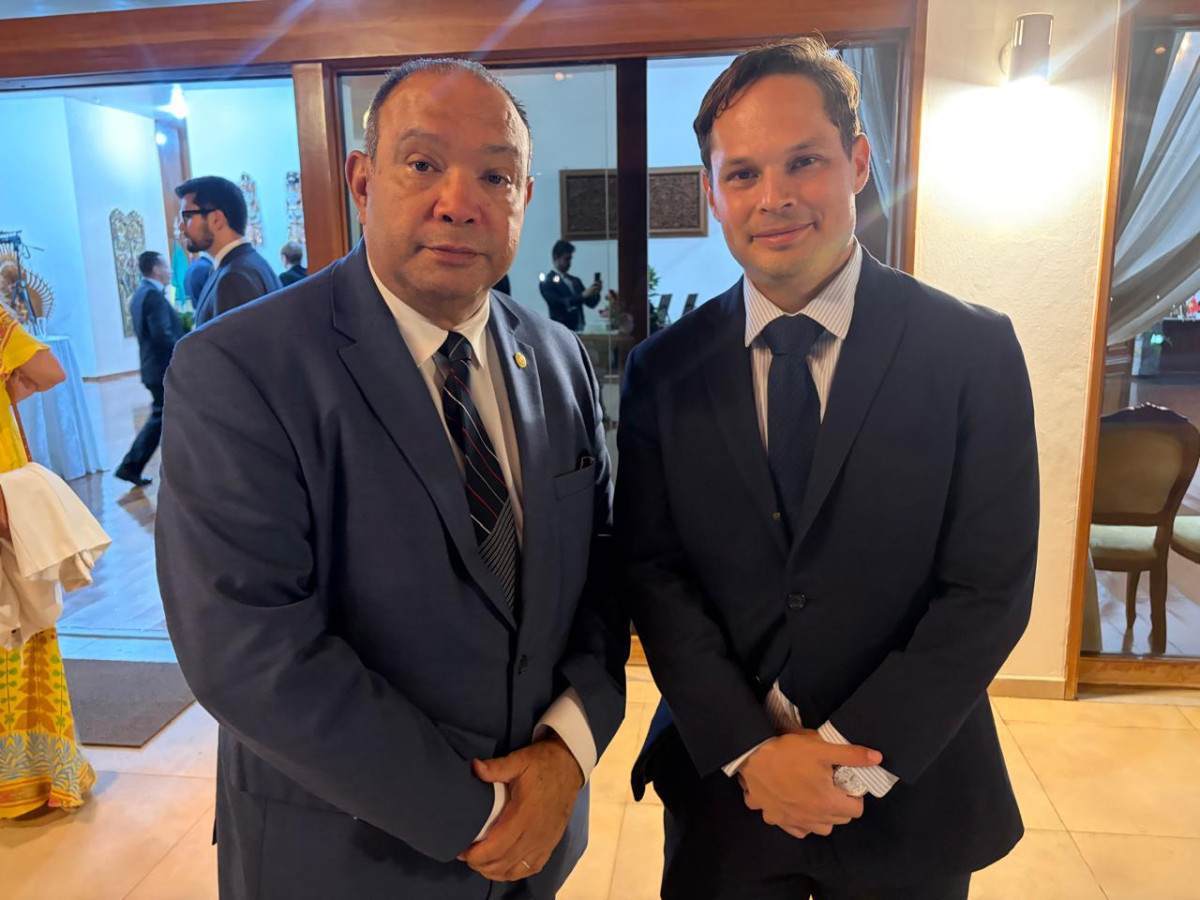 O vice-presidente do Correio da Manhã, Paulo Cappelli, com o Embaixador de El Salvador, Luis Alberto Bermúdez