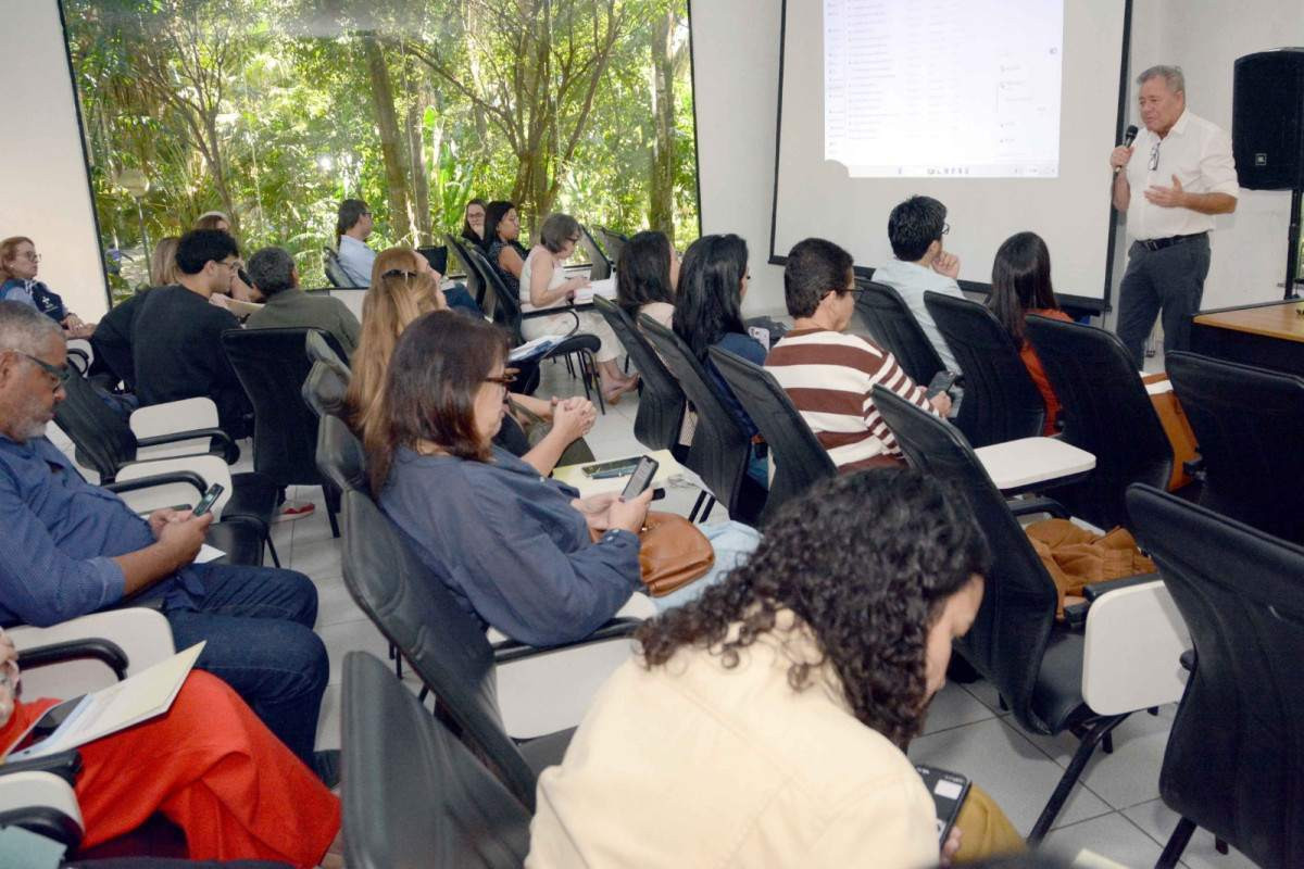 Encontro re&uacute;ne gestores dos 12 cidades do M&eacute;dio Para&iacute;ba
