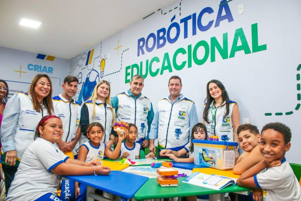 Meriti inaugura Sala de Rob&oacute;tica e Tecnologia da rede municipal