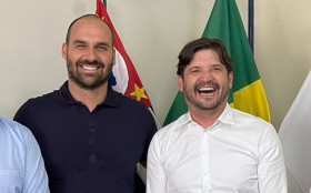 Eduardo Bolsonaro volta a pedir votos para Andr&eacute; do Prado