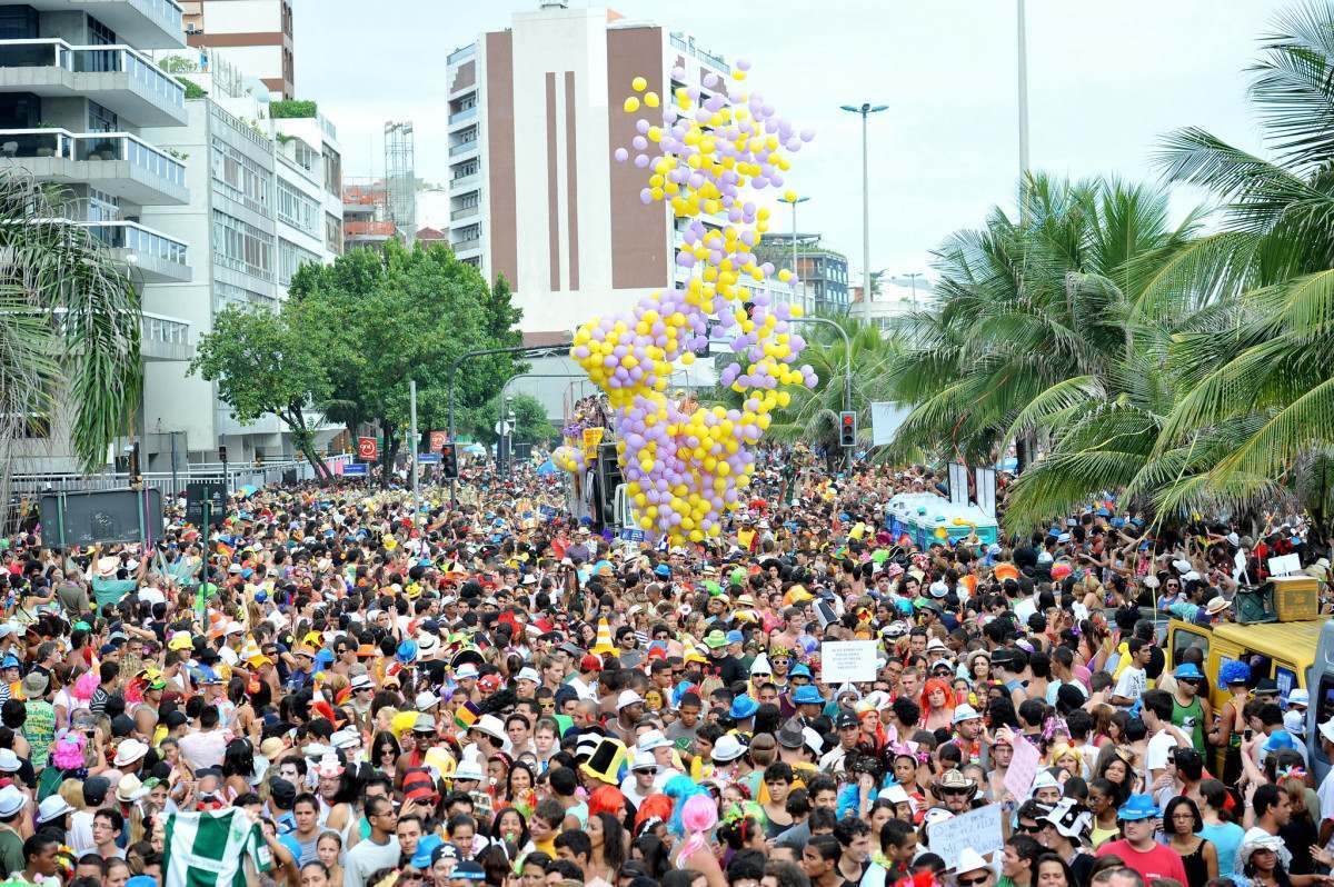S&Oacute; CARIOQUICES: Uma folia com cara de reuni&atilde;o de neg&oacute;cios