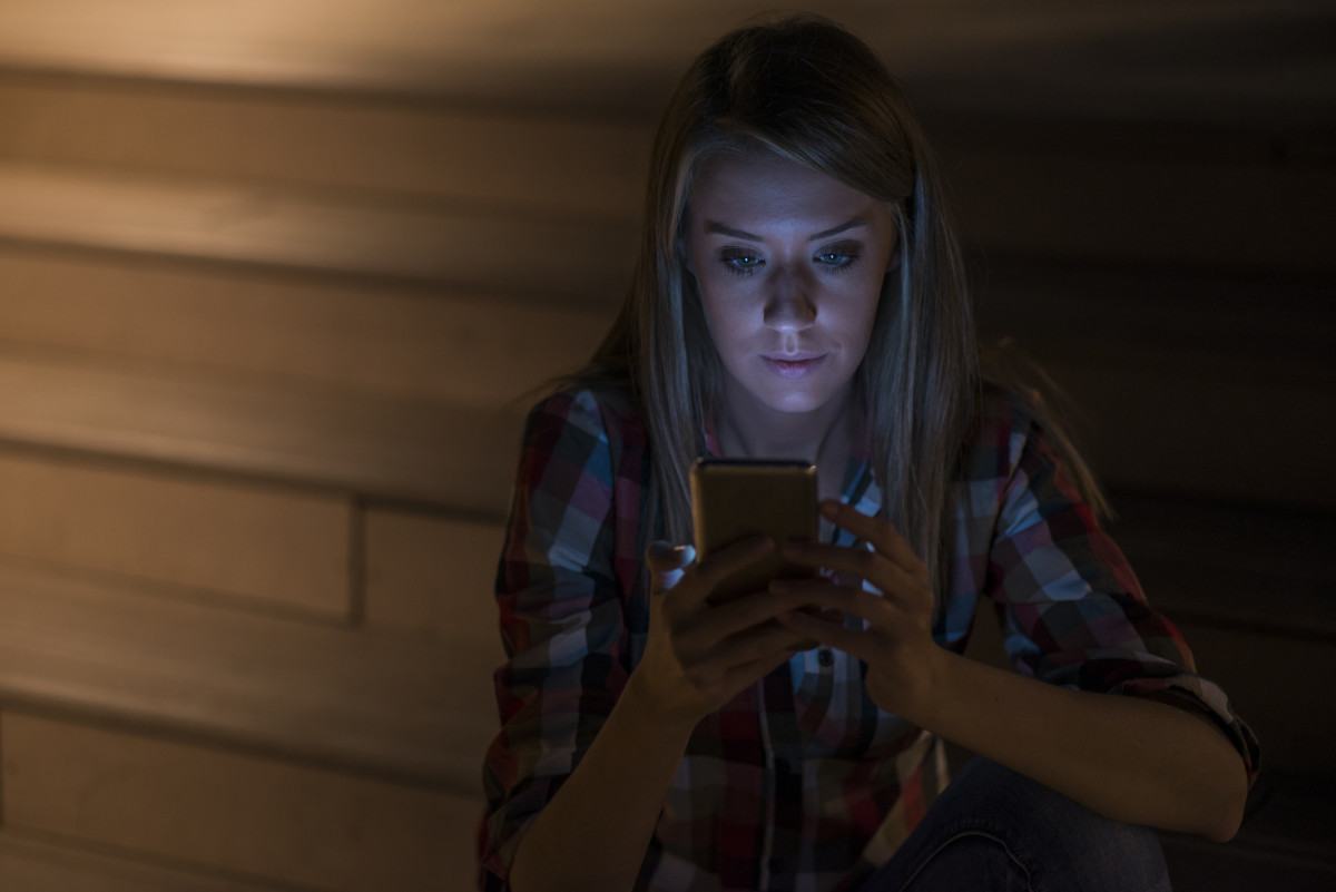Governo pede bloqueio de 80 sites de IA que criam nudes falsos