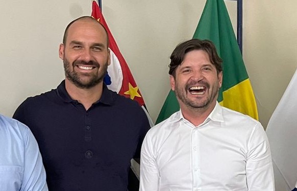 Eduardo Bolsonaro volta a pedir votos para Andr&eacute; do Prado