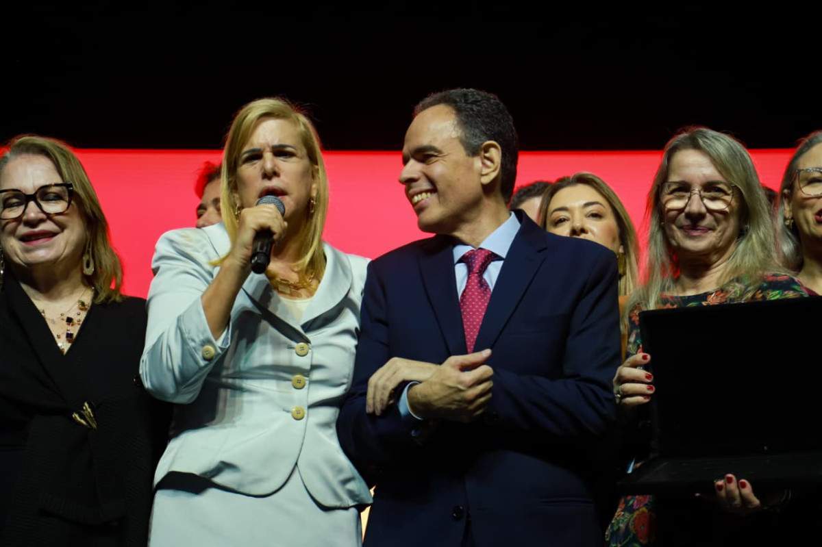 A anfitriã e presidente da OAB-RJ, Ana Tereza Basilio, com o presidente em exercício do Conselho Federal da OAB-RJ, Felipe Sarmento