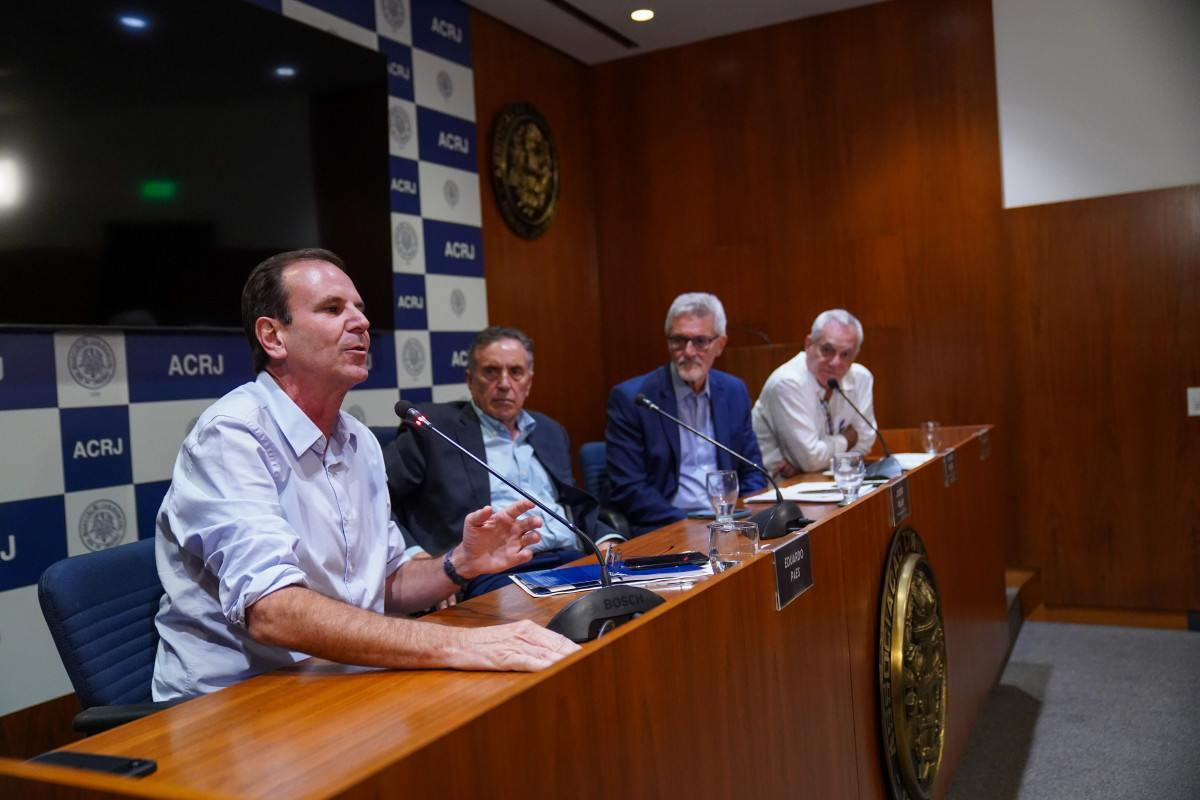 Na ACRJ, Paes afirma que tratar&aacute; com rigor o roubo de cargas no estado
