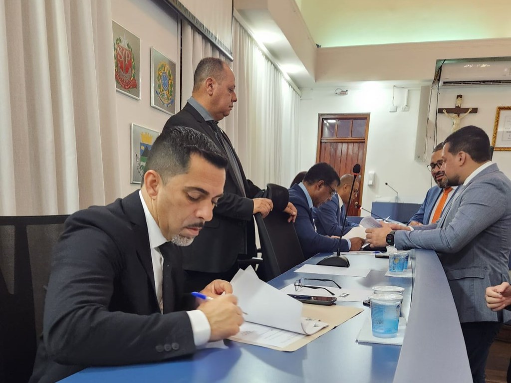 Gabinetes de tr&ecirc;s vereadores de Cotia s&atilde;o alvo de buscas do MPSP