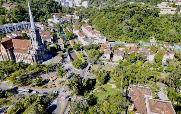 Caged 2026: Petr&oacute;polis perde 279 empregos formais em julho