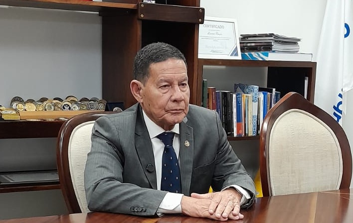 Nas entrelinhas, Mour&atilde;o parece dizer: "Eu tamb&eacute;m diria n&atilde;o"