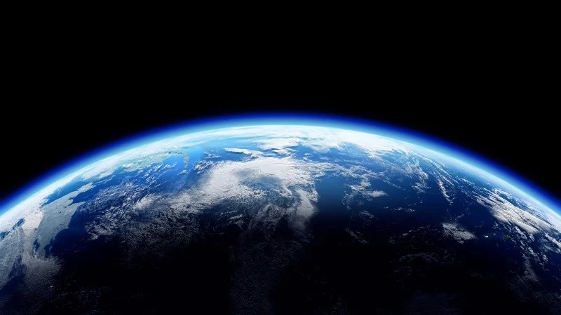 LINHAS DE FUGA: Velocidade de luz (um planeta &agrave; deriva)