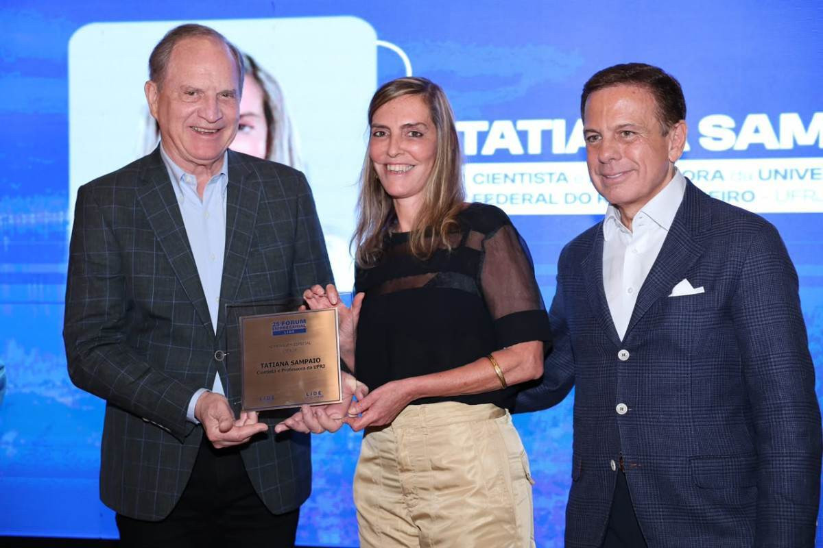 CientistaTatiana Sampaio&eacute; homenageada na abertura do 25&ordm; F&oacute;rum Empresarial LIDE