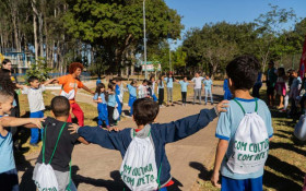 Oficina gratuita ensina figurinos para mulheres no DF