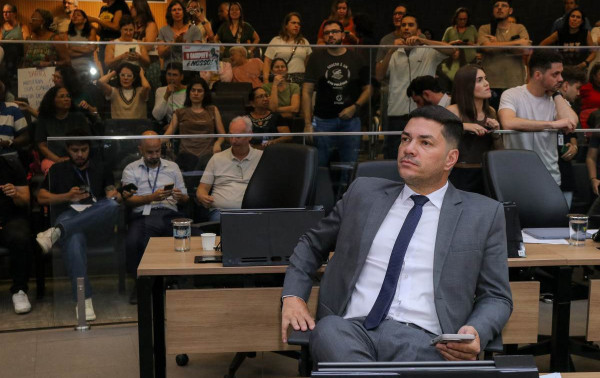 Otto Alejandro inicia relat&oacute;rio final no processo que pode cassar Vini Oliveira