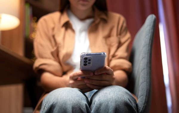 Casos de stalking contra mulheres crescem 30,1% e chegam a 123 mil den&uacute;ncias no pa&iacute;s