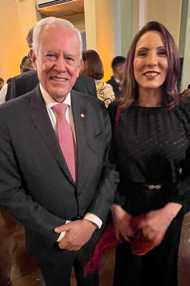 O ex-PGJ Marfan Vieira com a esposa Daniela Lemos, diretora da Cedae
