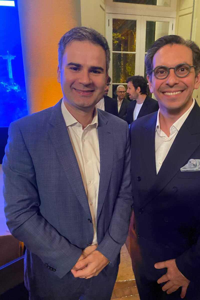 Netto Moreira (Hotel Fairmont) e o jornalista Bruno Meyer (e), HEAD do LIDE Conteúdo, no Palácio da Cidade