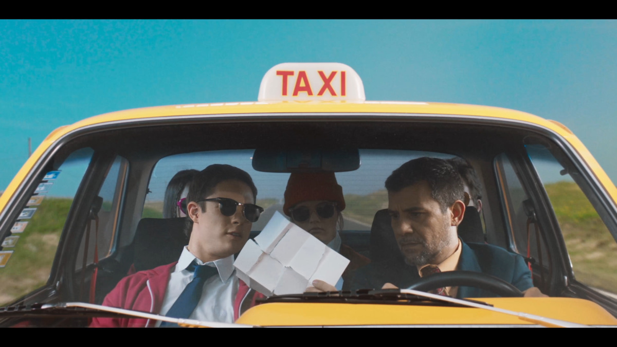 Cenas de Colegas e o Herdeiro, de Marcelo Galvão. Filme estreou nos cinemas dia 13 de agosto