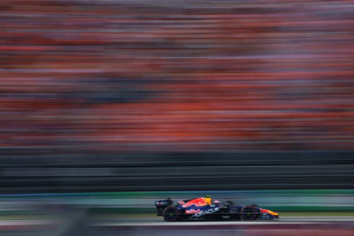 Verstappen sofre acidente impressionante
