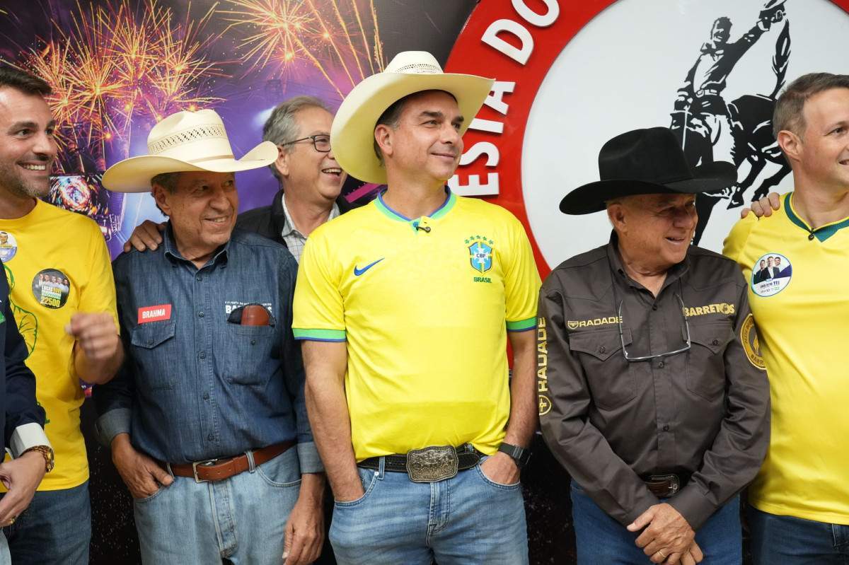 Fl&aacute;vio cancela compromisso ap&oacute;s participar da Festa do Pe&atilde;o de Barretos