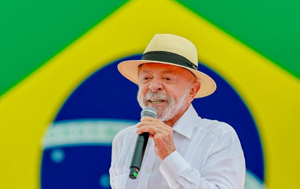 Lula defende mais recursos para Defesa e faz aceno aos militares