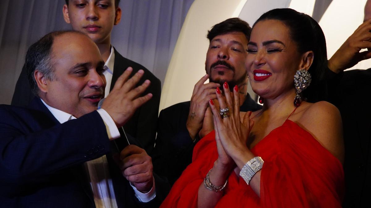 Gard&ecirc;nia Cavalcanti celebra anivers&aacute;rio com festa luxuosa