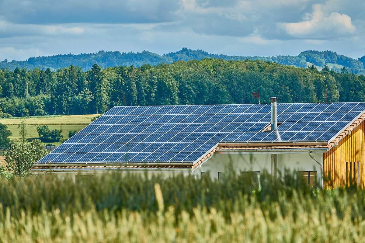Pol&iacute;ticas de expans&atilde;o de pain&eacute;is fotovoltaicos