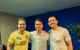 Fl&aacute;vio Bolsonaro e Douglas Ruas se re&uacute;nem para 'barqueata' em Angra
