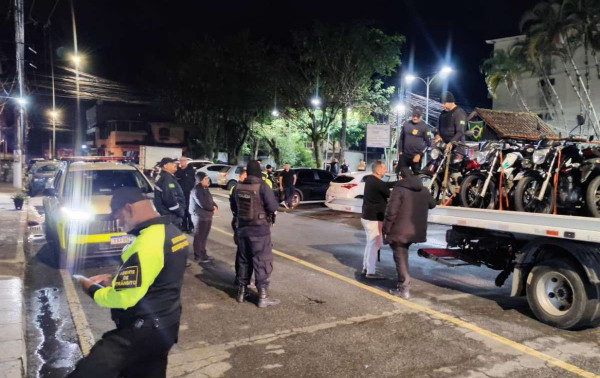 Opera&ccedil;&atilde;o do Choque de Ordem apreende 8 motos em Angra